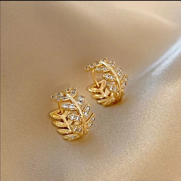 New 💫Gold Plated Leaf Huggie Hoop Earrings - Picture 2 of 4
